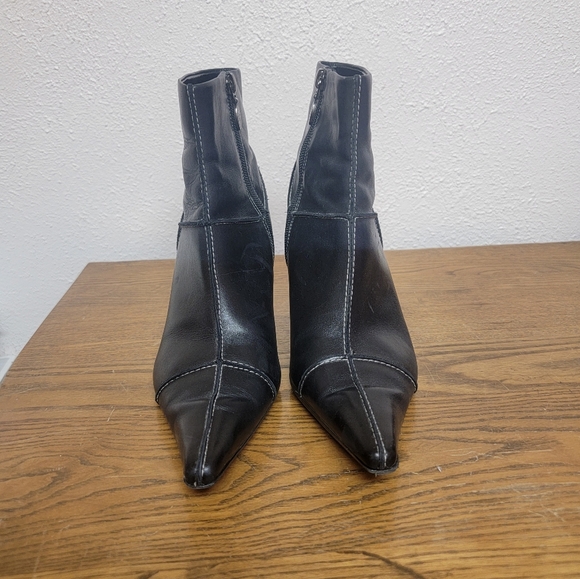 #15 Anne Klein AK Black Pointy-Toe Zip-Up Heeled Ankle Bootie 8.5M - Picture 3 of 14